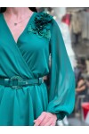 Favori Tekstil Fırfırlı Gül Aksesuarlı Şifon Elbise Kemer Detaylı